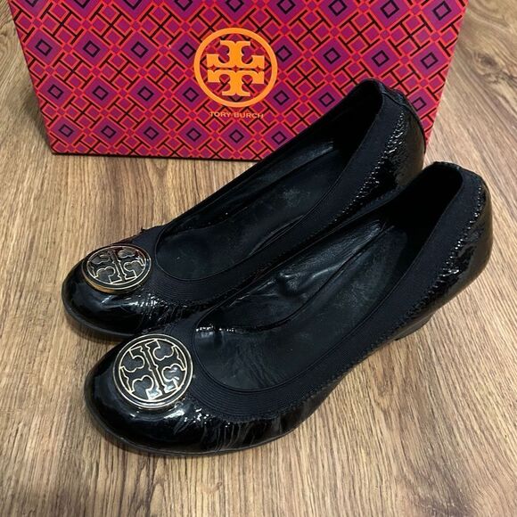 TORY BURCH black gold wedge heels pumps shoes women’s 7 - Picture 1 of 9